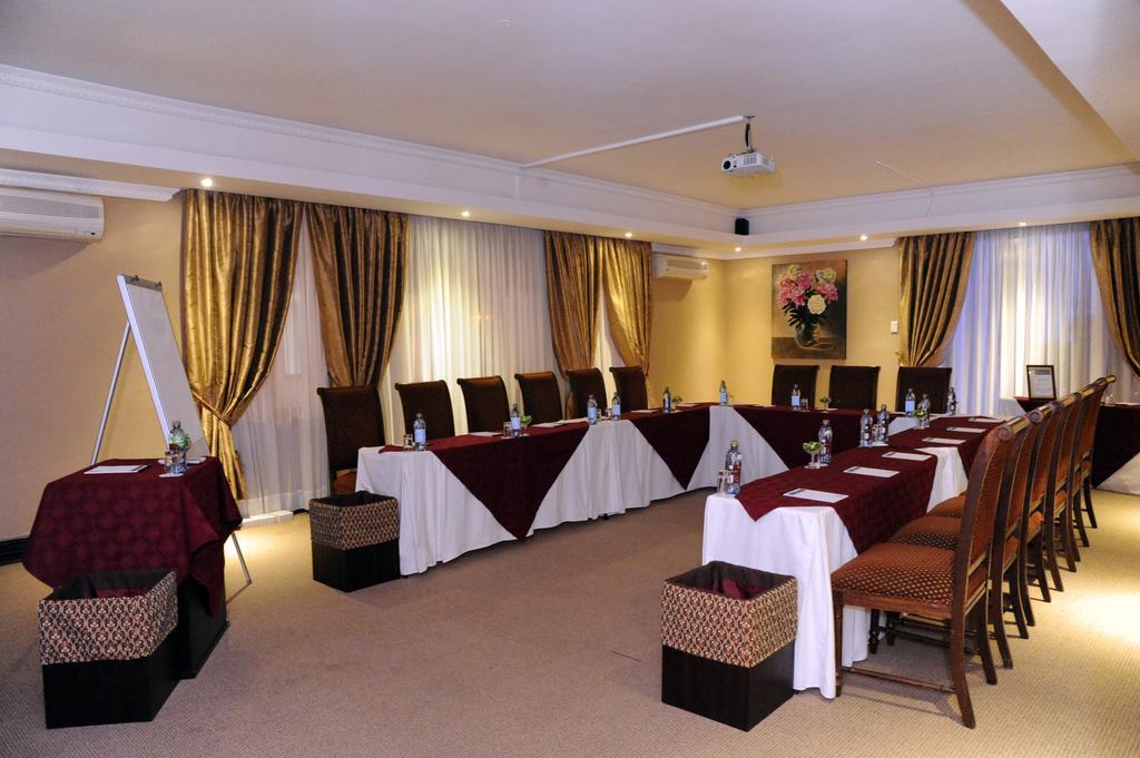 Anta Boga Hotel Bloemfontein Esterno foto